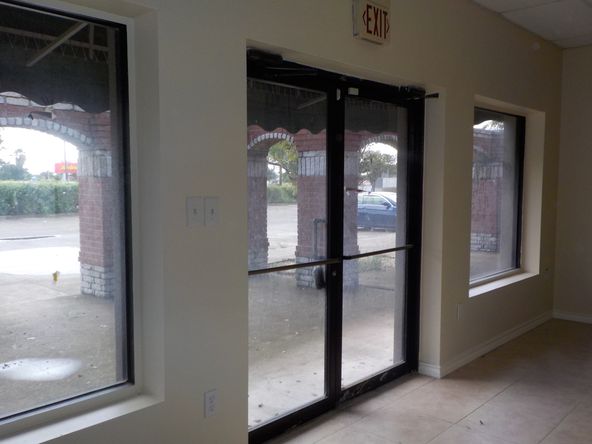 Tejon Plaza: 1601 Alton Gloor , Brownsville, TX 78526